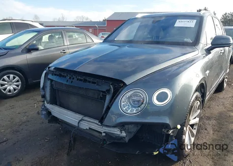 2017 Bentley Bentayga W12/W12 First Edition z USA, uszkodzony, nr VIN SJAAC2ZV0HC015910